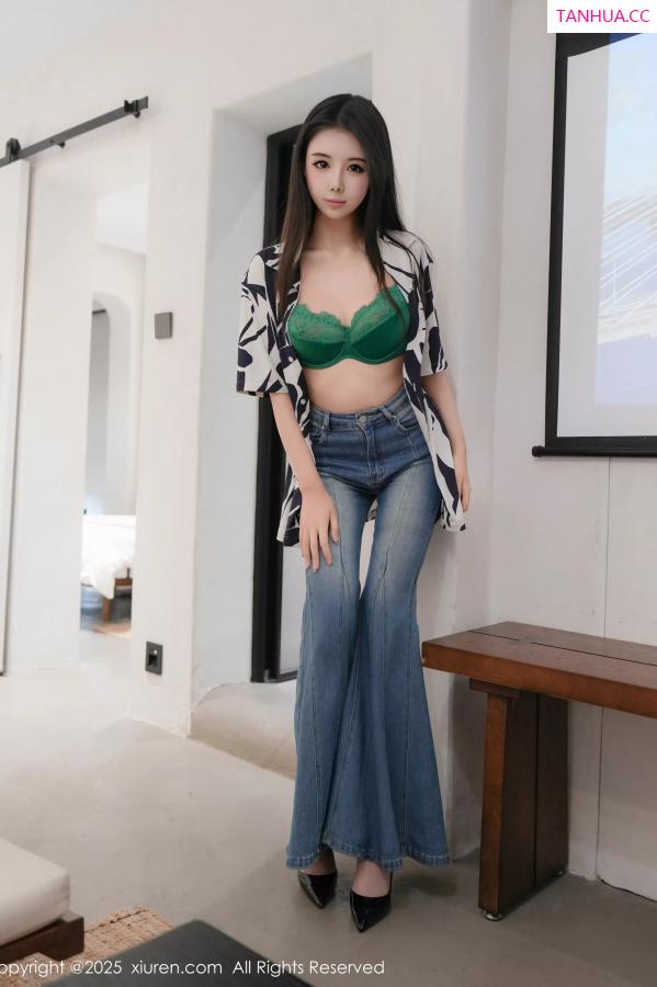 袁圆  [XiuRen]高清写真图 2025.05.09 No.10260 袁圆 性感灰丝第6张图片